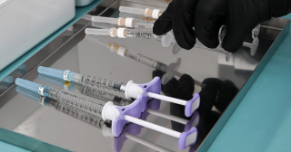 Comprendre les injections en médecine esthétique : toxine botulique, acide hyaluronique, inducteurs tissulaires et skinboosters