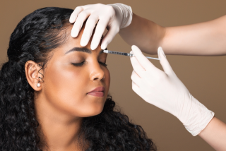 Toxine botulique : un actif médical devenu star des soins esthétiques